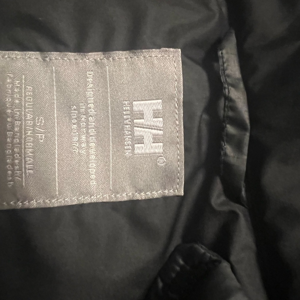 Light weight Helly Hansen Jacket. Perfect for layering, fall, or Spring.